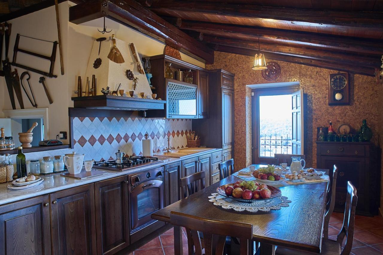 Bed and Breakfast La Casa Del Tempo Cerami Exterior foto